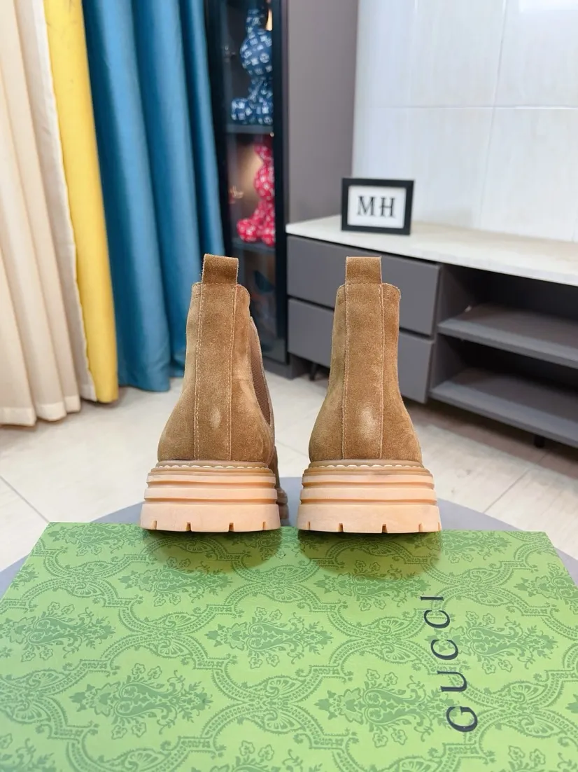 Men's shoes 💰540🌸🌸 (GUCCI) [cow lining plus velvet optional] [can be made without standard] New product Martin boots imported from Canada with full top layer high mercerized frosted fabric, punched using 3D digital technology, high-end and classy, ​​versatile to wear, full of three-dimensionality, close pictures will make you obsessed with the leather. You can't extricate yourself ~ the best on the market.          Fabric: Cowhide/Embossed Lining: Cowhide.          Please make a note when placing an order, sizes: 38-44 (37, 45, 46 can be customized and cannot be returned or exchanged) 5 colors available; black, gray, khaki, coffee, and earthy yellow